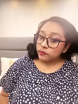 ViickyLee online show from 16, 11, 2025