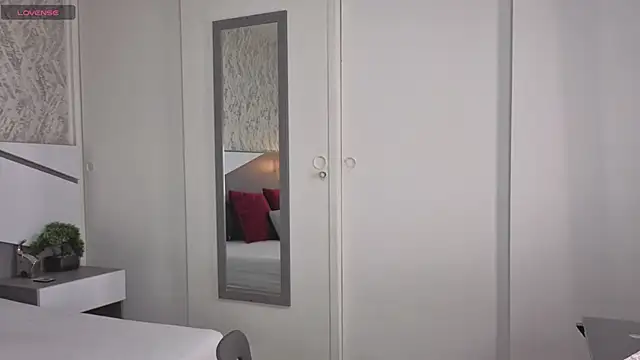 Sasha Wolff online show from 16, 4, 2026