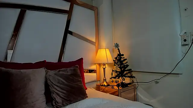 Snapshot of anna_jules chatting on 16, 12, 2025 anna jules online show from 16, 12, 2025