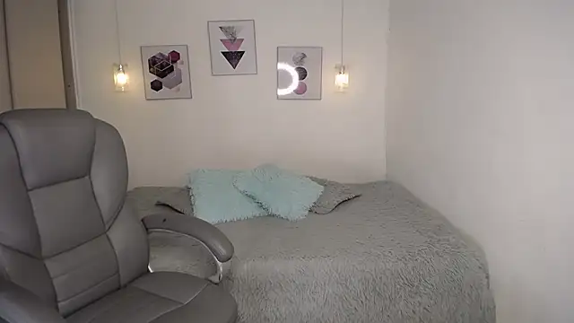 selene rouse  online show from 13, 4, 2026