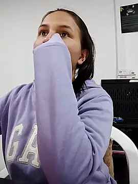 OliviaMartinez2 online show from 18, 11, 2025