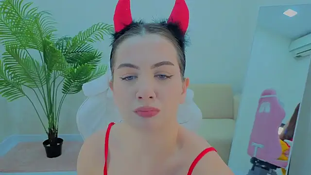 Lilia Crown online show from 26, 11, 2025