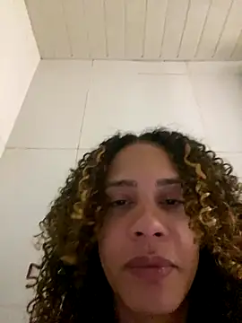 Snapshot of bonecaGigi chatting on 14, 11, 2025 bonecaGigi online show from 14, 11, 2025