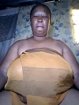 Snapshot of MissMoyo chatting on 20, 11, 2025 MissMoyo online show from 20, 11, 2025