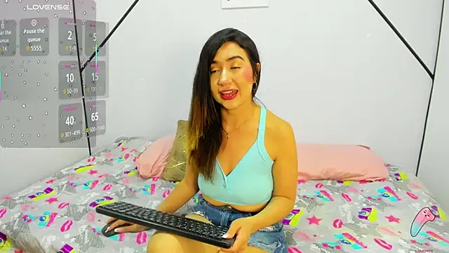 Snapshot of VictoriaRouge_ chatting on 17, 11, 2025 VictoriaRouge online show from 17, 11, 2025