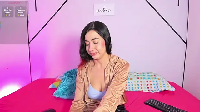 Snapshot of VictoriaRouge_ chatting on 25, 11, 2025 VictoriaRouge online show from 25, 11, 2025