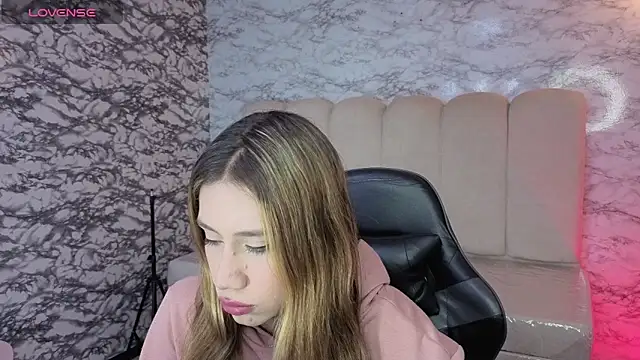 Snapshot of Evy_Luxx_v chatting on 12, 2, 2026 Evy Luxx v online show from 12, 2, 2026