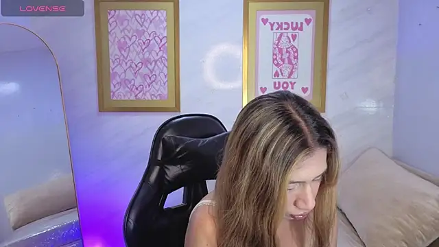 Snapshot of Evy_Luxx_v chatting on 3, 3, 2026 Evy Luxx v online show from 3, 3, 2026