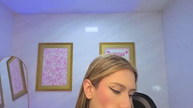 Evy Luxx v online show from 25, 3, 2026