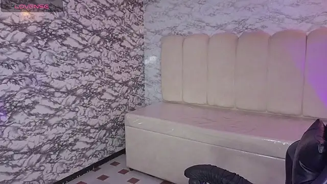 Snapshot of Evy_Luxx_v chatting on 8, 2, 2026 Evy Luxx v online show from 8, 2, 2026