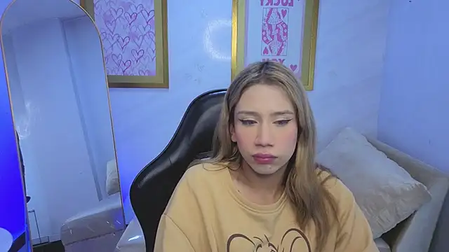 Evy Luxx v online show from 8, 4, 2026