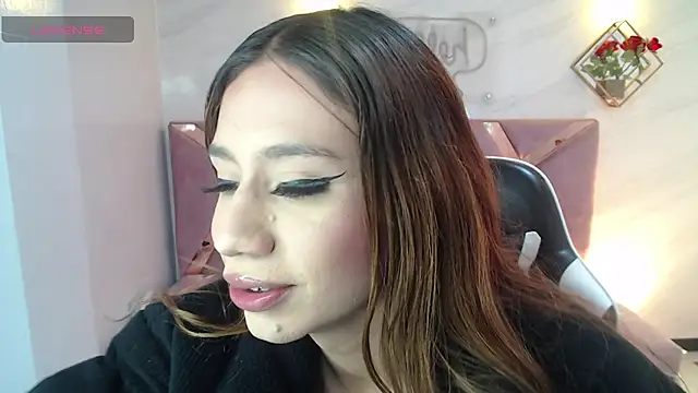 Snapshot of Evy_Luxx_v chatting on 18, 12, 2025 Evy Luxx v online show from 18, 12, 2025