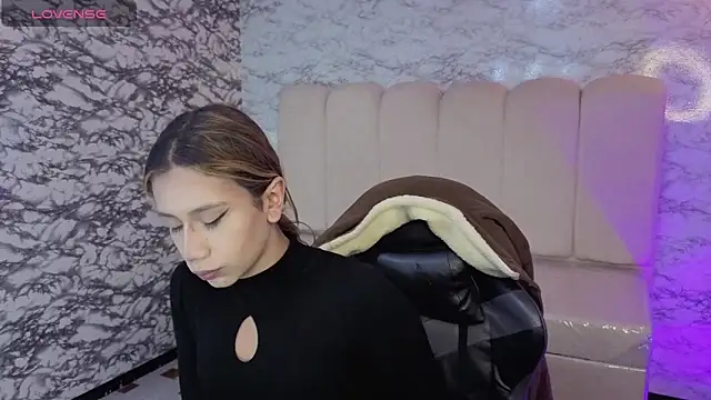 Snapshot of Evy_Luxx_v chatting on 6, 2, 2026 Evy Luxx v online show from 6, 2, 2026