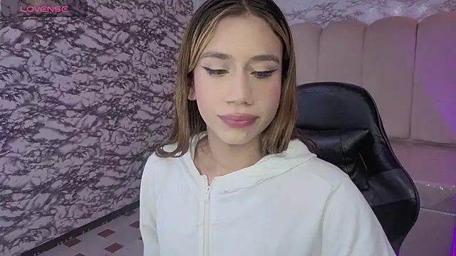 Snapshot of Evy_Luxx_v chatting on 8, 2, 2026 Evy Luxx v online show from 8, 2, 2026