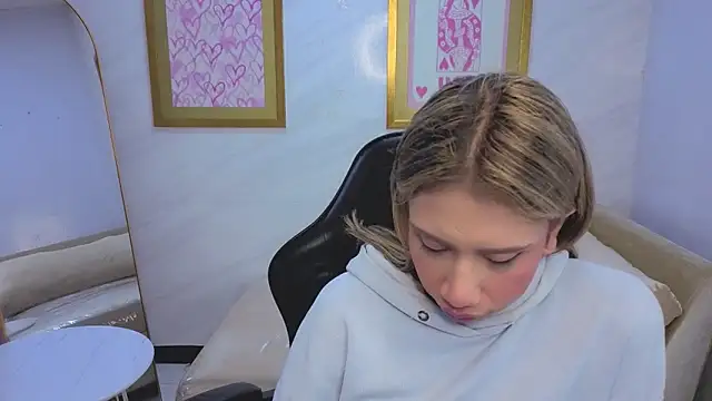 Evy Luxx v online show from 10, 4, 2026