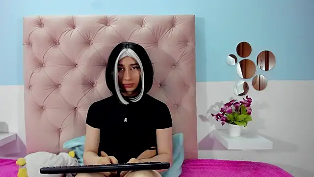 Charlothe 7 online show from 20, 12, 2025