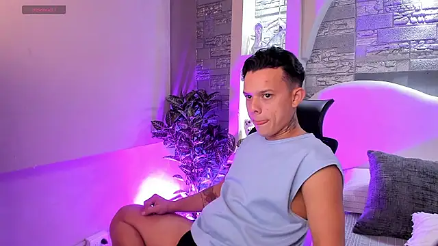 Valentino moretti online show from 18, 11, 2025