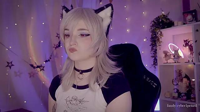 Snapshot of vronnier chatting on 18, 12, 2025 vronnier online show from 18, 12, 2025