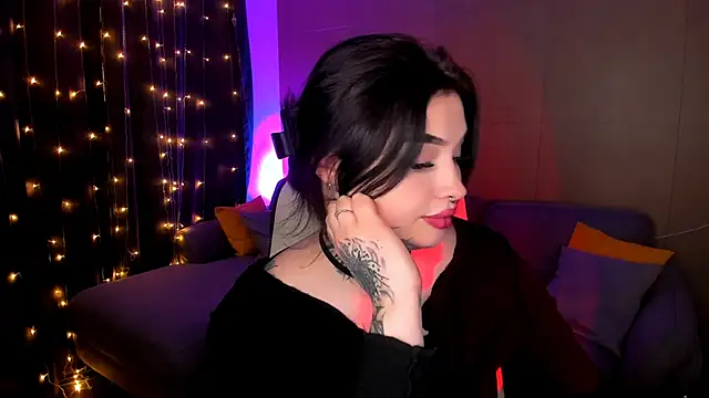 EmilyWoods  online show from 20, 11, 2025