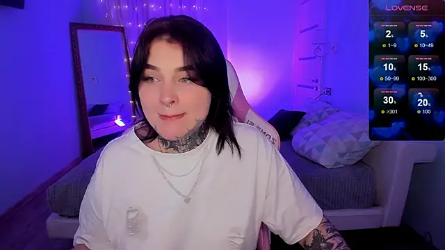 EmilyWoods  online show from 26, 11, 2025