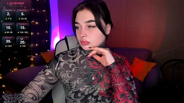 EmilyWoods  online show from 22, 11, 2025