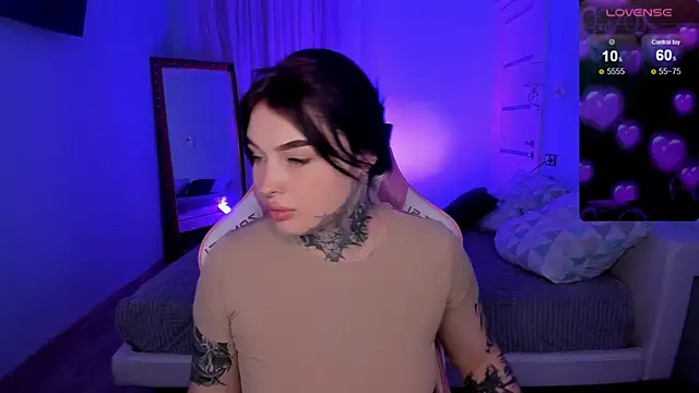 EmilyWoods  online show from 24, 11, 2025