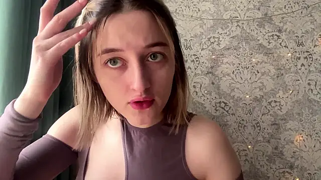 Emily lyy online show from 28, 11, 2025