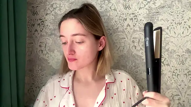 Emily lyy online show from 19, 12, 2025