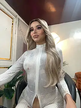 Snapshot of _SandraHornball_ chatting on 27, 11, 2025 SandraHornball online show from 27, 11, 2025