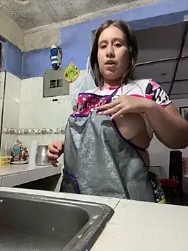 Scarlett Noire outdoors online show from 23, 11, 2025