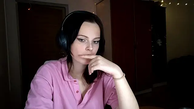 LouiseMarengo online show from 19, 11, 2025