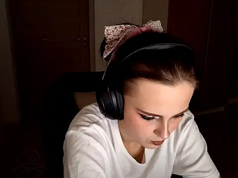 LouiseMarengo online show from 25, 11, 2025