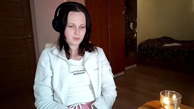 LouiseMarengo online show from 17, 11, 2025