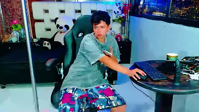 Snapshot of lunabustygirl chatting on 26, 11, 2025 lunabustygirl online show from 26, 11, 2025