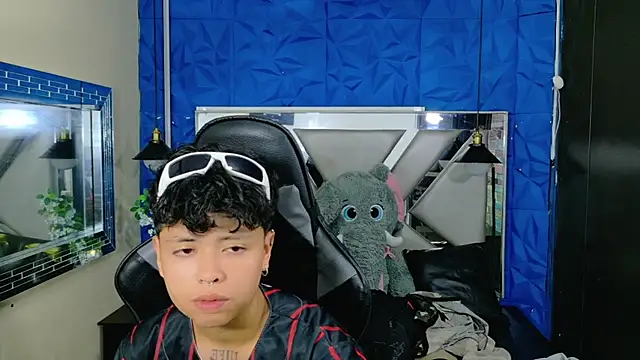 Snapshot of lunabustygirl chatting on 23, 12, 2025 lunabustygirl online show from 23, 12, 2025