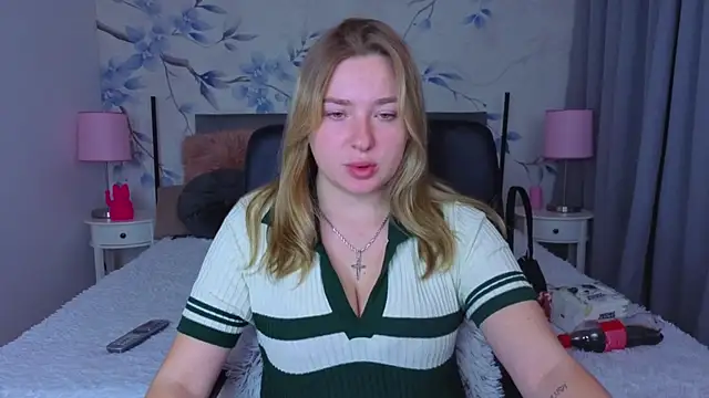 Snapshot of Sweetie_kitty1 chatting on 29, 11, 2025 Sweetie kitty1 online show from 29, 11, 2025