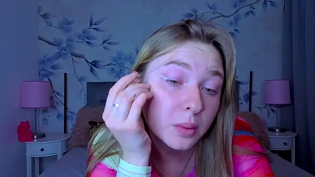 Snapshot of Sweetie_kitty1 chatting on 17, 11, 2025 Sweetie kitty1 online show from 17, 11, 2025