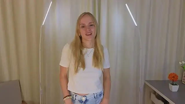 ToshiaPotvin online show from 25, 11, 2025