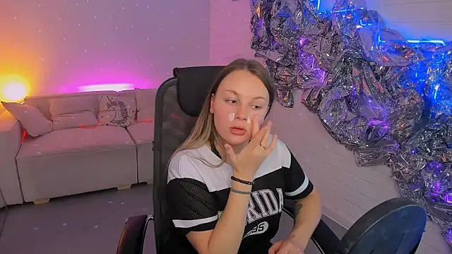 SandraLindsey online show from 28, 11, 2025