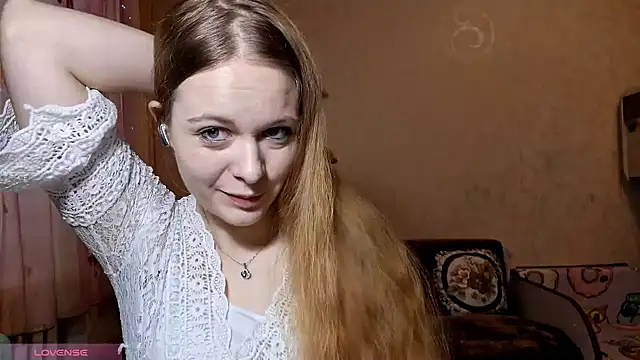 RomonaBustad online show from 27, 11, 2025