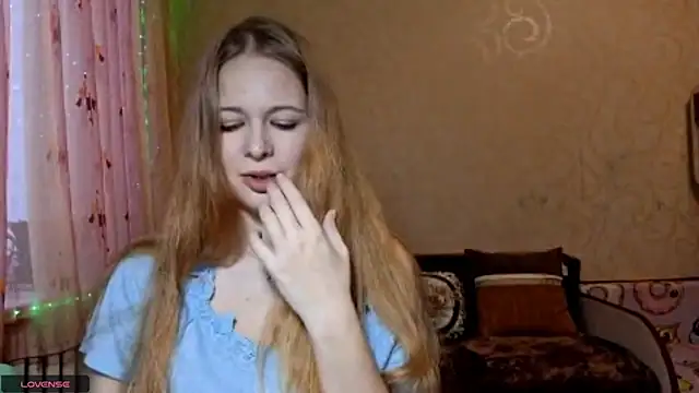 RomonaBustad online show from 28, 11, 2025