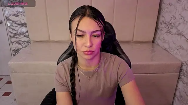 Maleja v  online show from 5, 12, 2025