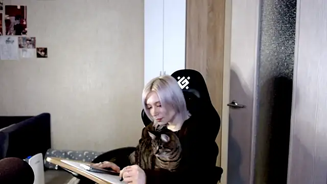 SophiaLur online show from 5, 12, 2025