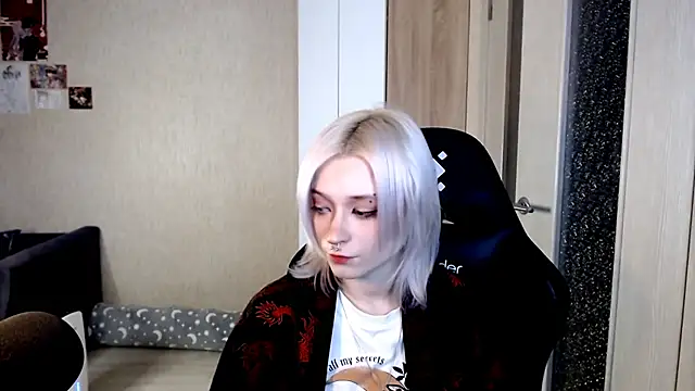 SophiaLur online show from 4, 12, 2025