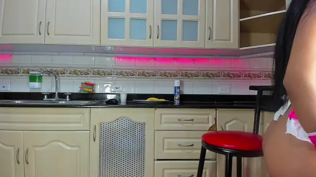 Samantha Bale online show from 27, 11, 2025