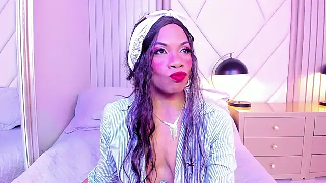 Snapshot of LailaDavidson chatting on 4, 7, 2026 LailaDavidson online show from 4, 7, 2026