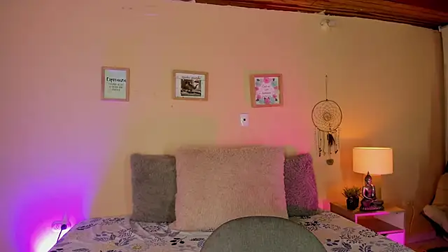 aghata jackson  online show from 18, 11, 2025