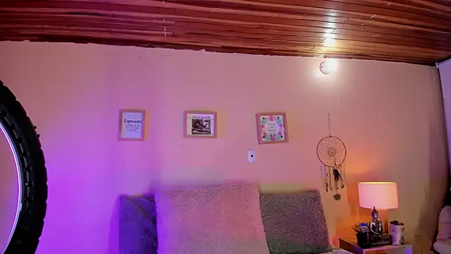 aghata jackson  online show from 28, 11, 2025