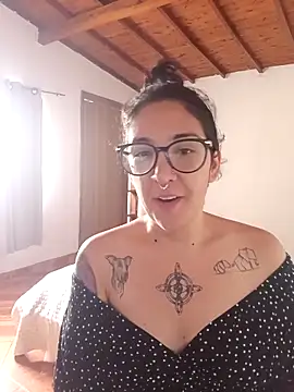 Snapshot of Melinerd chatting on 17, 11, 2025 Melinerd online show from 17, 11, 2025