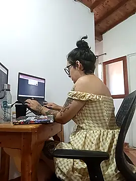 Snapshot of Melinerd chatting on 18, 11, 2025 Melinerd online show from 18, 11, 2025